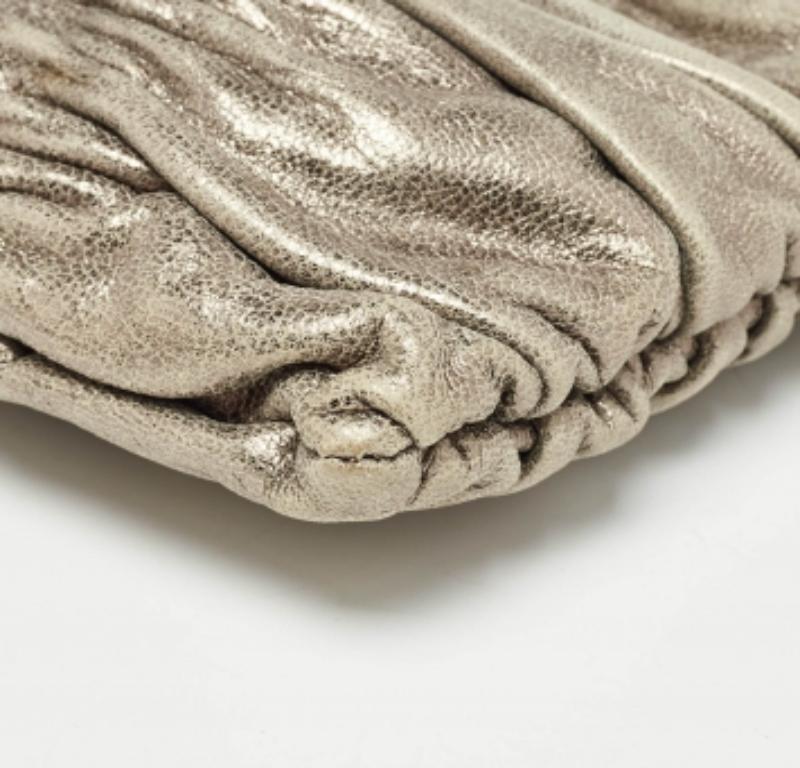 Marron Pochette froncée en cuir métallisé Webster de MICHAEL Michael Kors en vente