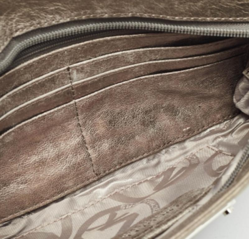 Pochette froncée en cuir métallisé Webster de MICHAEL Michael Kors Bon état - En vente à Dubai, Al Qouz 2