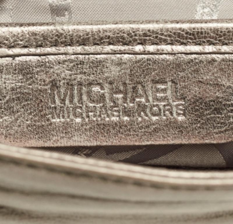 Pochette froncée en cuir métallisé Webster de MICHAEL Michael Kors Pour femmes en vente