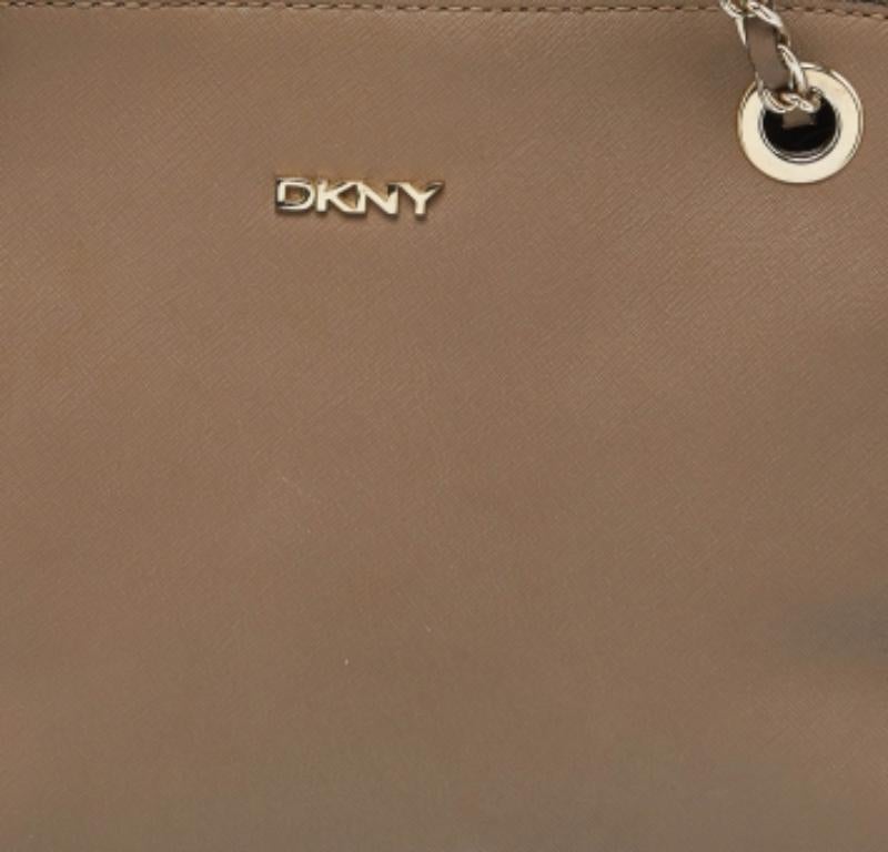 Donna DKNY Borsa a tracolla Bryant Dome in pelle beige in vendita