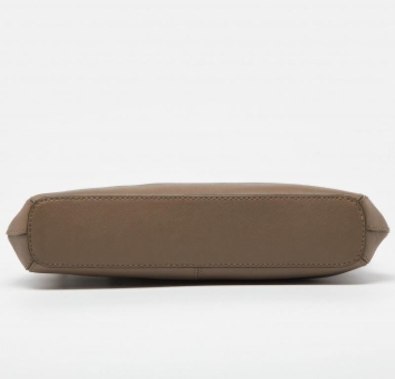 DKNY Borsa a tracolla Bryant Dome in pelle beige in vendita 3