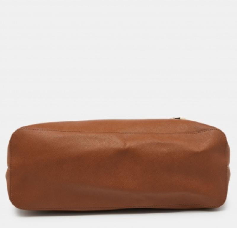 MICHAEL Michael Kors Jet Set de piel marrón  Bolso en Bastante bueno estado para la venta en Dubai, Al Qouz 2