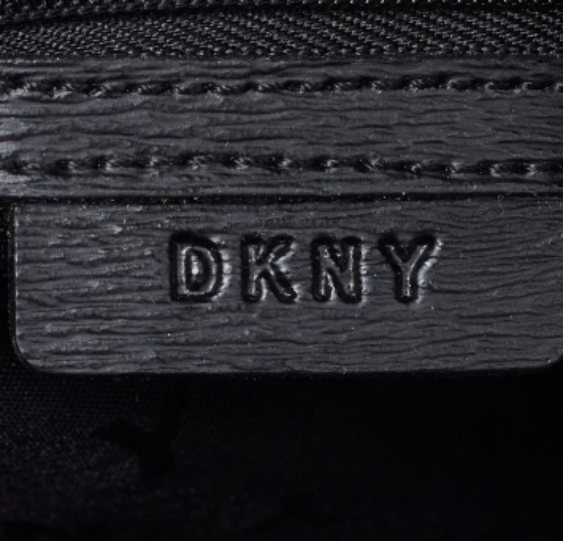 Borsa a tracolla in pelle e tela Monogram marrone di Dkny in vendita 3