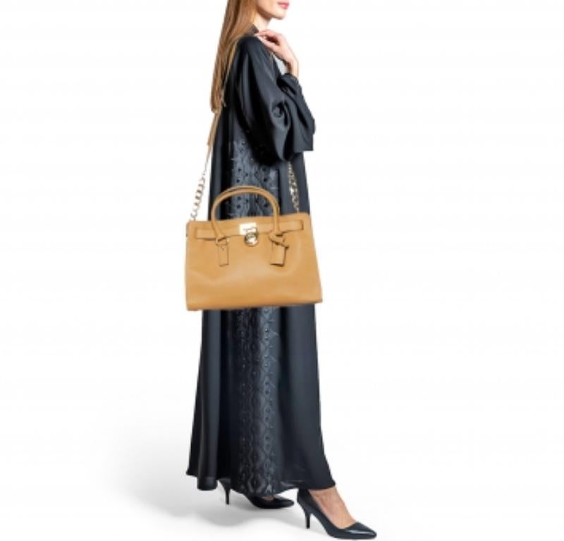 MICHAEL Michael Kors Beige Leder Ost/West Hamilton Tote im Zustand „Gut“ im Angebot in Dubai, Al Qouz 2