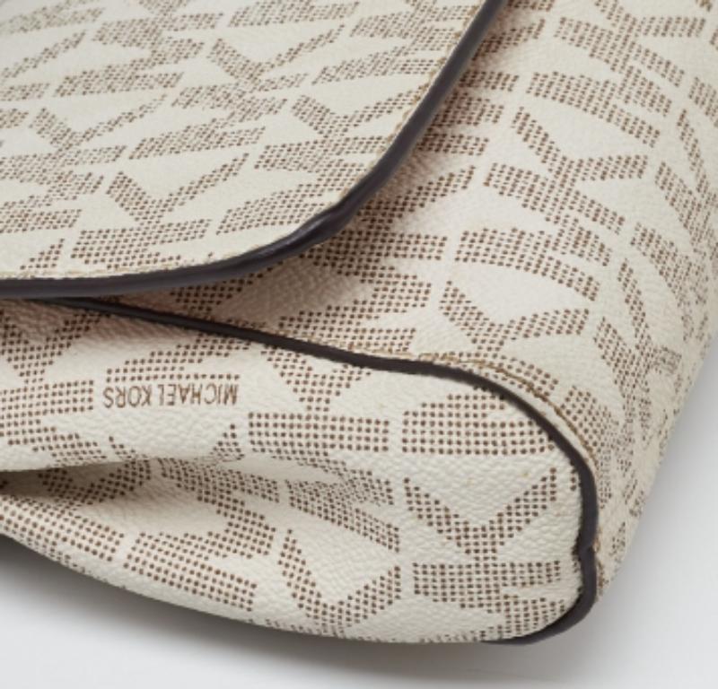 MICHAEL Michael Kors Ivory Signature Coates Canvas Crossbody Bag Pour femmes en vente