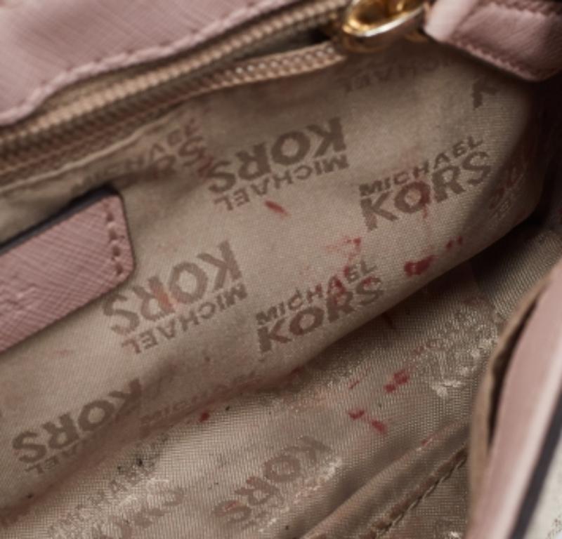 MICHAEL Michael Kors Ivory Signature Coates Canvas Crossbody Bag en vente 6