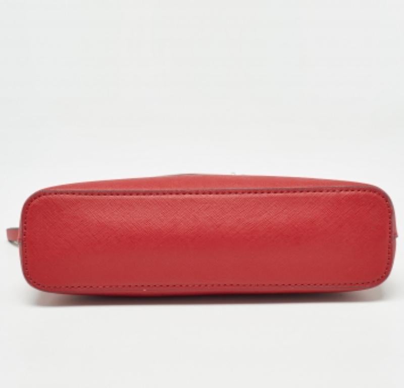 DKNY - Sac à bandoulière Bryant en cuir rouge en vente 1