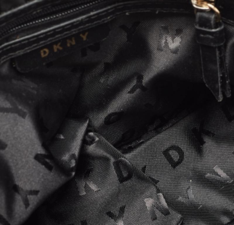 DKNY - Sac à bandoulière Bryant en cuir rouge en vente 2