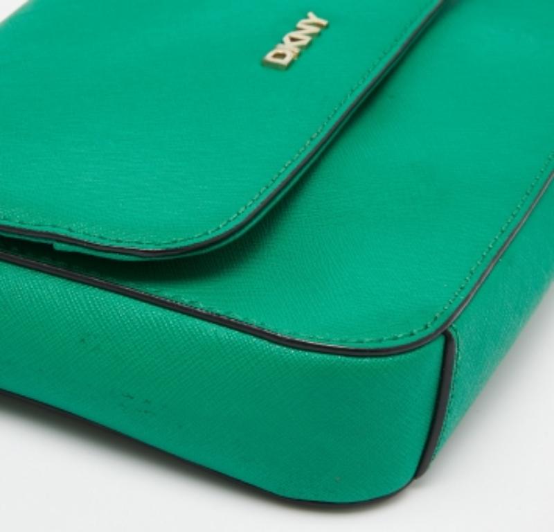 Donna DKNY Borsa a tracolla Bryant Flap in pelle verde in vendita