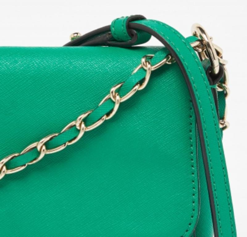DKNY Borsa a tracolla Bryant Flap in pelle verde in vendita 2
