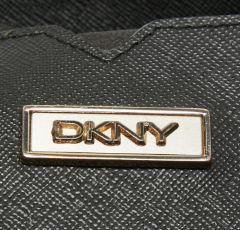Dkny Black Monogram Canvas and Leather Flap Tote en vente 4