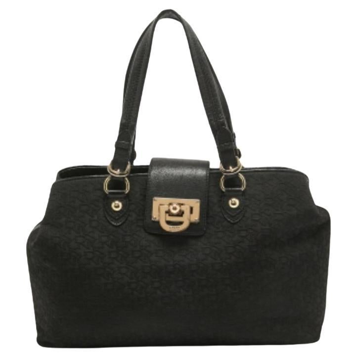 Bolso con solapa de lona y piel con monograma negro de Dkny