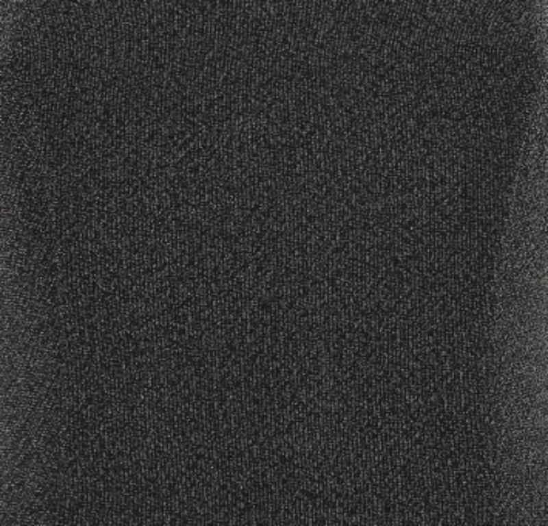 Meisterhafte Schneiderkunst und zeitloser Charme zeichnen dieses Kleid aus dem Hause Emporio Armani aus. In Schwarz präsentiert, ist sie ein absolutes Muss und versprüht puren Charme.