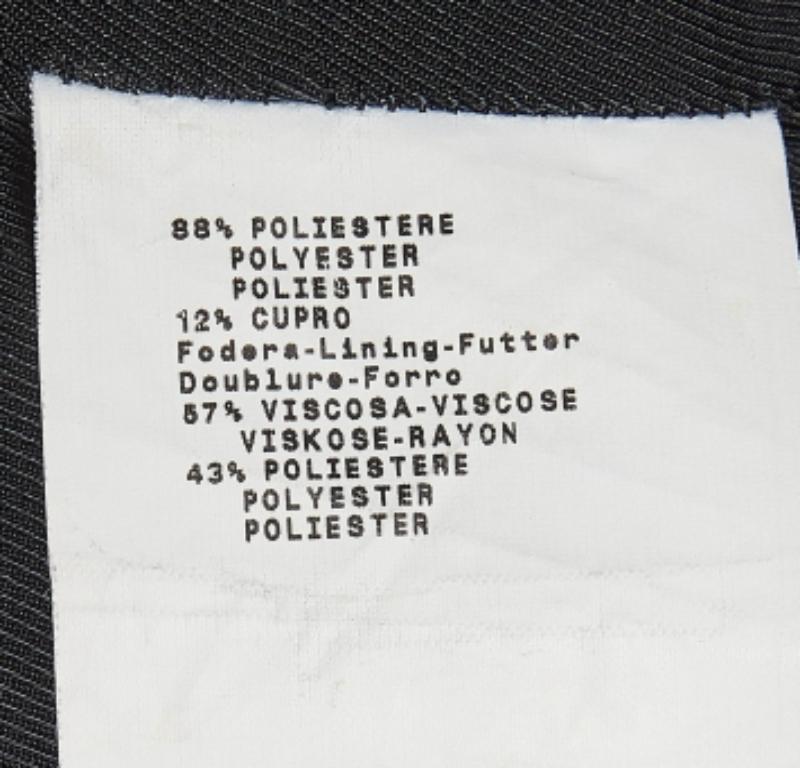 Emporio Armani Schwarz/Grau gestricktes Minikleid S im Zustand „Gut“ im Angebot in Dubai, Al Qouz 2