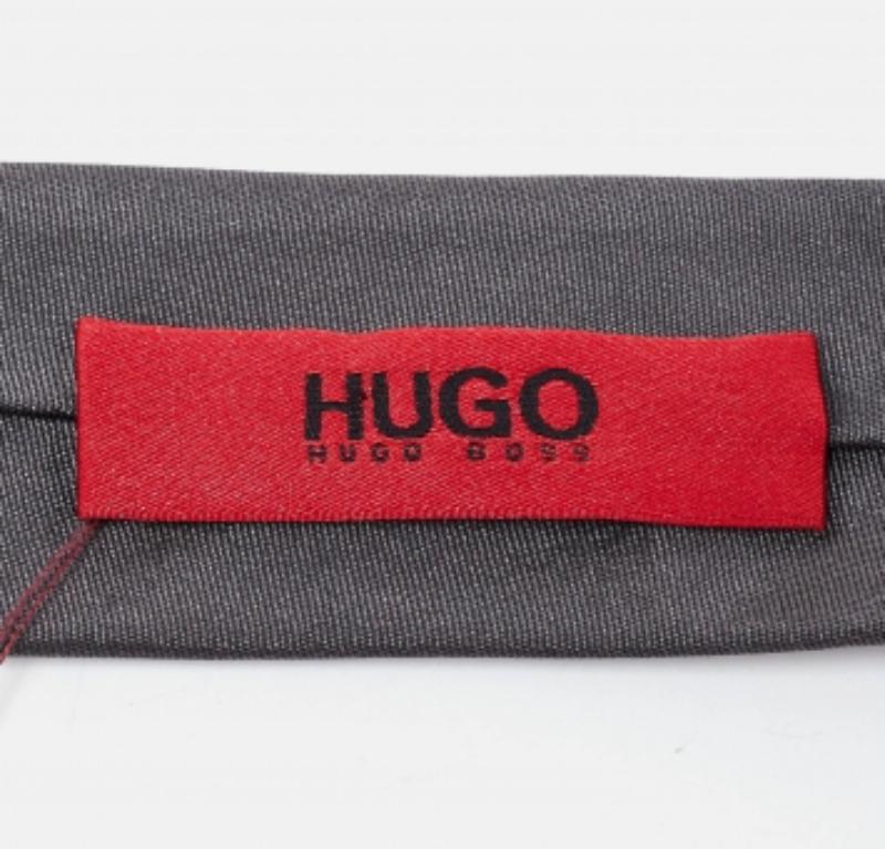 Boss By Hugo Boss Cravate skinny en soie rayée grise Pour hommes en vente