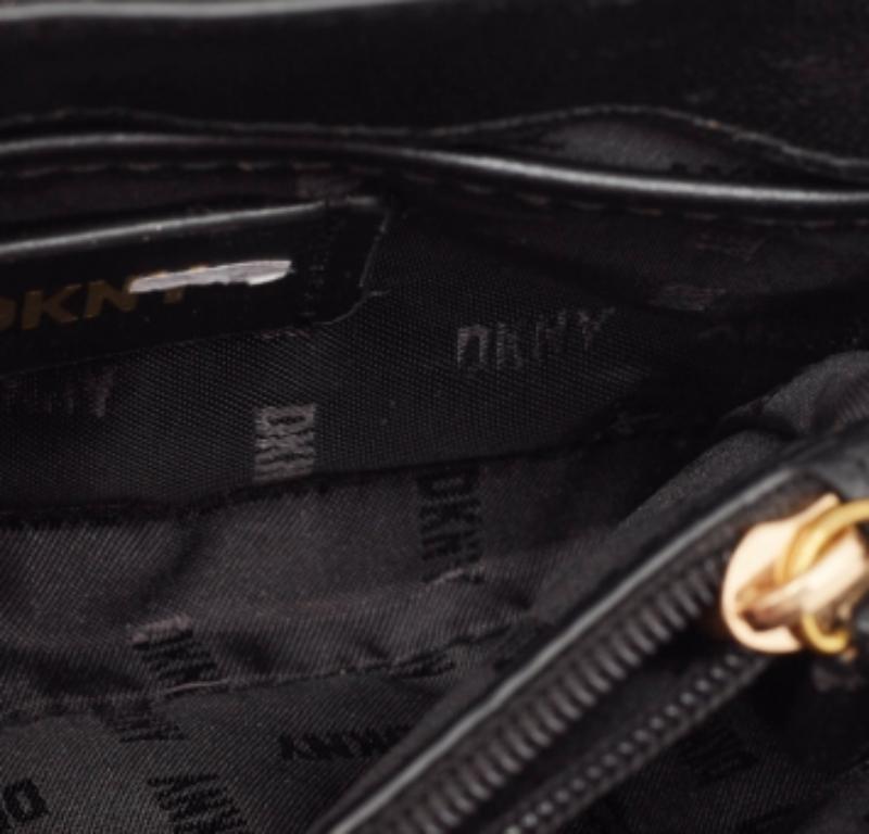 Dkny Pochette a catena Willow in pelle trapuntata nera in vendita 5