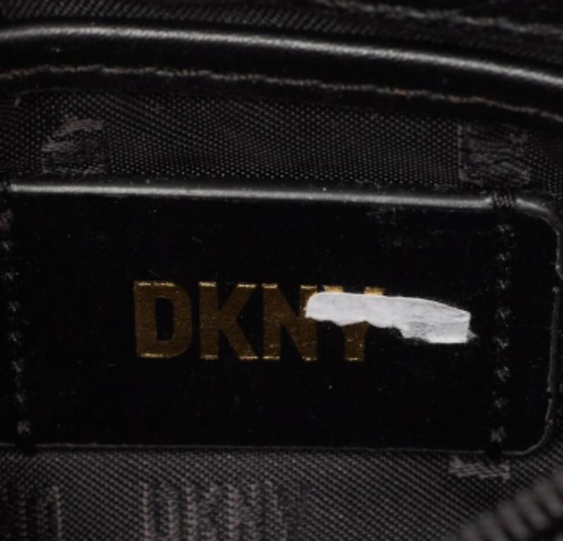 Dkny Pochette a catena Willow in pelle trapuntata nera in vendita 4