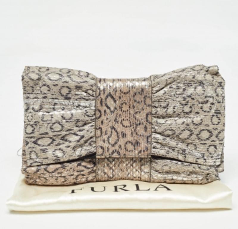 Furla Bolso de piel de serpiente gris/plata con lazo en relieve Marrón en venta