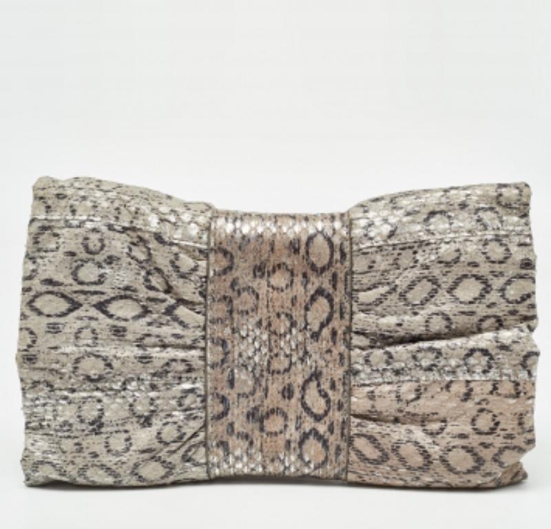Furla Bolso de piel de serpiente gris/plata con lazo en relieve en venta 2