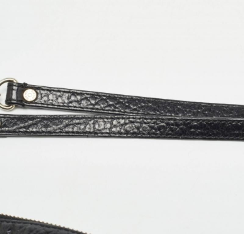 Ce séduisant sac fourre-tout pour femme a été conçu pour vous accompagner dans toutes vos journées. Pratique à transporter et d'un design à la mode, le fourre-tout est coupé avec habileté et cousu pour lui donner une belle forme. Il est bien équipé