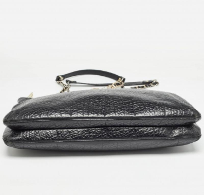 DKNY - Fourre-tout en cuir noir avec chaîne à breloques en vente 3