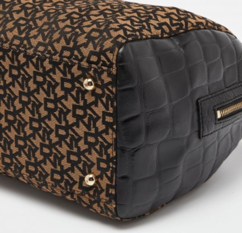 De las mujeres Cartera DKNY de lona marrón/negra y piel grabada con cocodrilo en venta