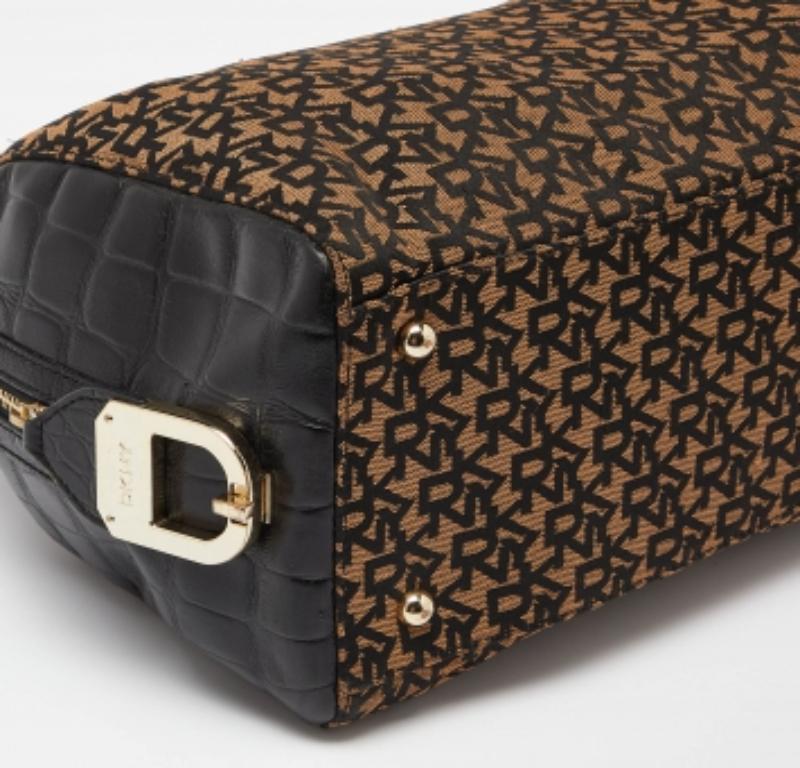 Cartera DKNY de lona marrón/negra y piel grabada con cocodrilo en venta 2