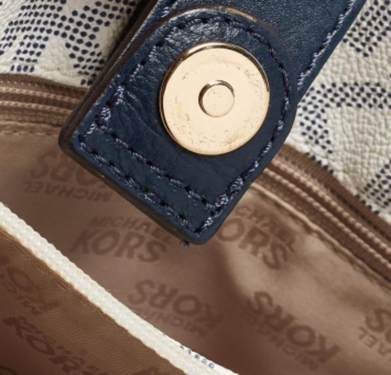 Michael Michael Kors Tote in tela rivestita bianca/blu, East West Hamilton In condizioni discrete in vendita a Dubai, Al Qouz 2
