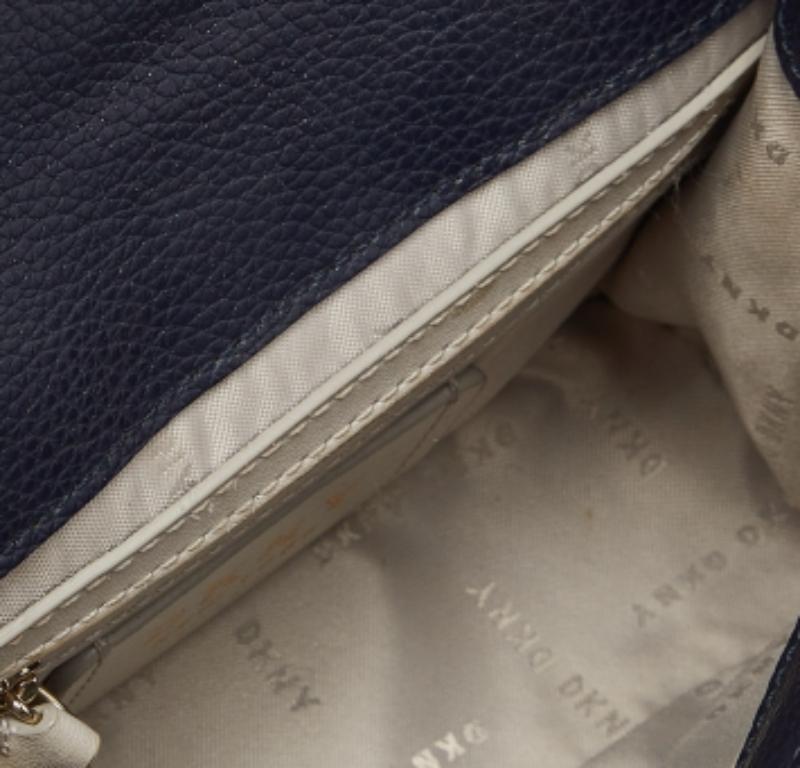 DKNY Borsa a manico superiore in tela e pelle firmata blu in vendita 3