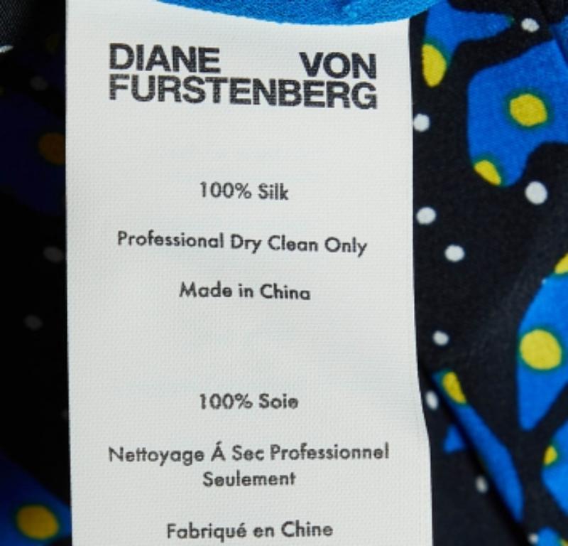 Blu Diane von Furstenberg Callow - Tuta con scollo ad aletta in seta stampata nera M. in vendita
