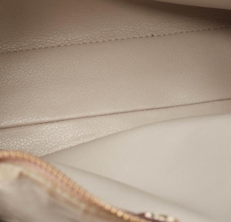 Tote Noho de DKNY en piel de guijarro rosa Beige en venta