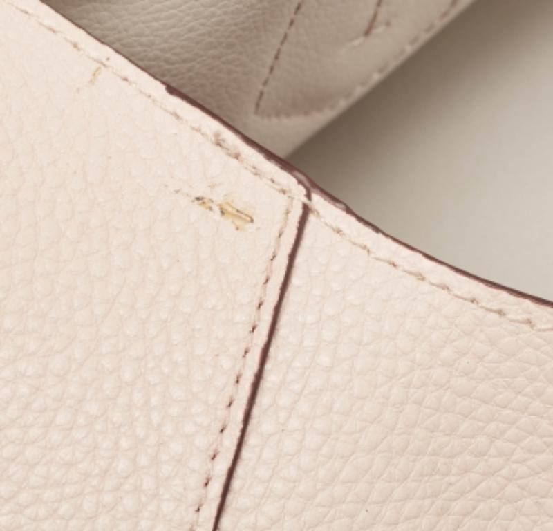 Tote Noho de DKNY en piel de guijarro rosa en venta 4
