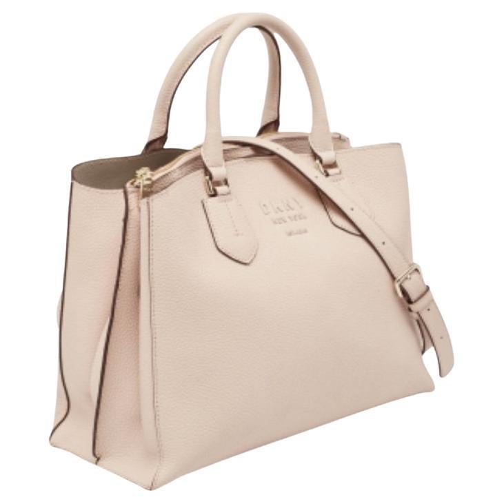 Tote Noho de DKNY en piel de guijarro rosa en venta