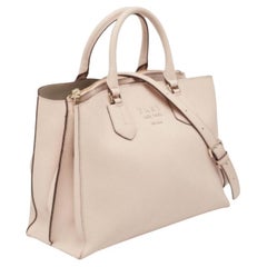Tote Noho de DKNY en piel de guijarro rosa