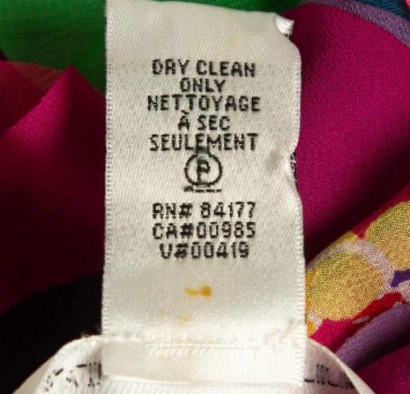Diane von Furstenberg Mini robe à col V en soie avec ornements multicolores S Bon état - En vente à Dubai, Al Qouz 2