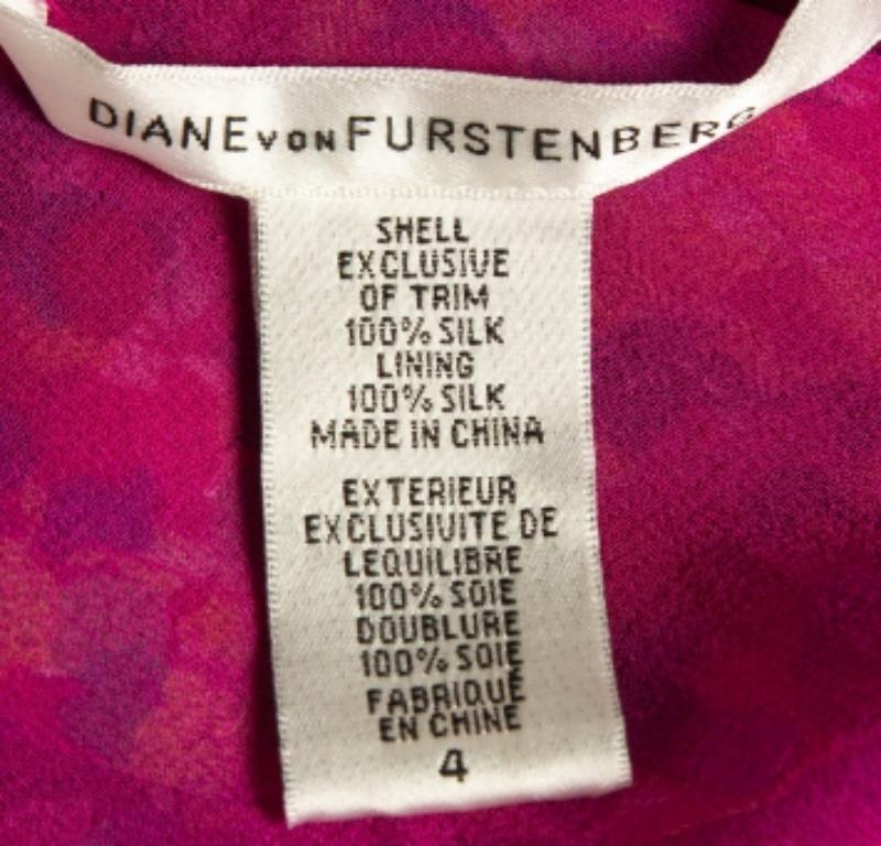 Diane von Furstenberg Mini robe à col V en soie avec ornements multicolores S Pour femmes en vente
