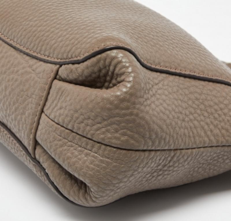 Beige DKNY Borsa a tracolla con catena in pelle beige in vendita