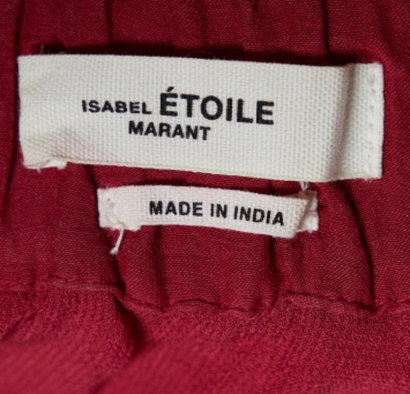 Esta encantadora falda está bellamente cosida con tela fina. Esta cómoda falda de diseño tiene una silueta favorecedora. Combínalo con un top sencillo y unos tacones de tiras para un look chic.