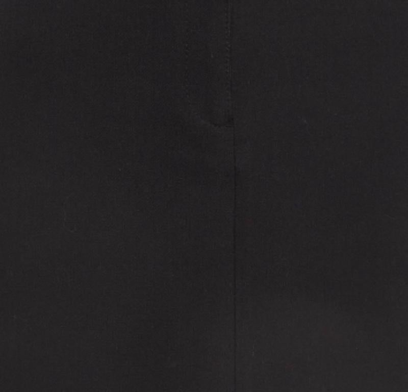 Dieser elegante Rock ist es wert, in Ihren Kleiderschrank aufgenommen zu werden! Aus edlen MATERIALEN gefertigt, ist er in einer schmeichelhaften Form gestaltet.