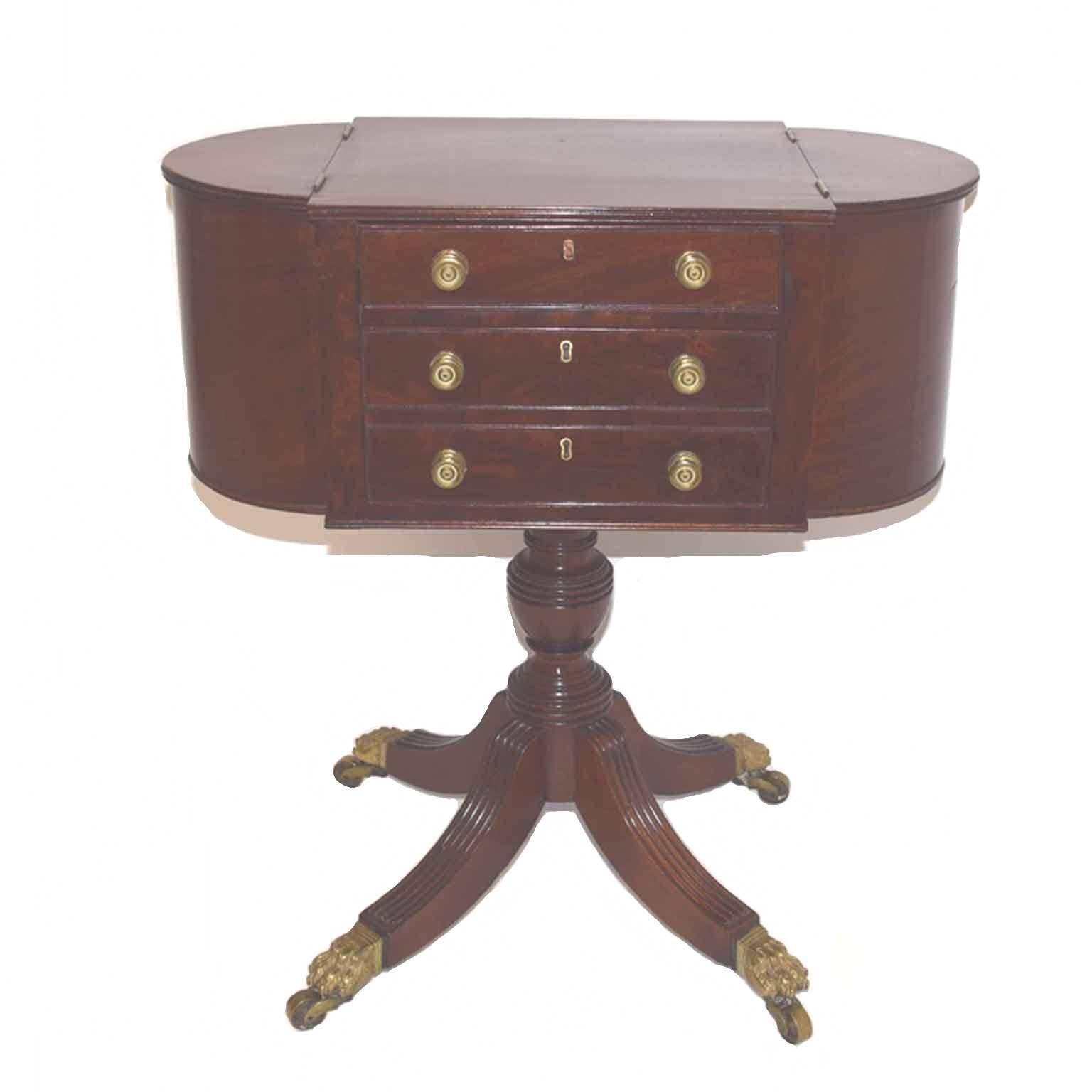 Antique American Federal Period Mahogany Side Table, circa 1810 For Sale