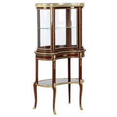 French Louis XV Style Mahogany Kidney Vitrine Curio Cabinet, circa 1890-1910