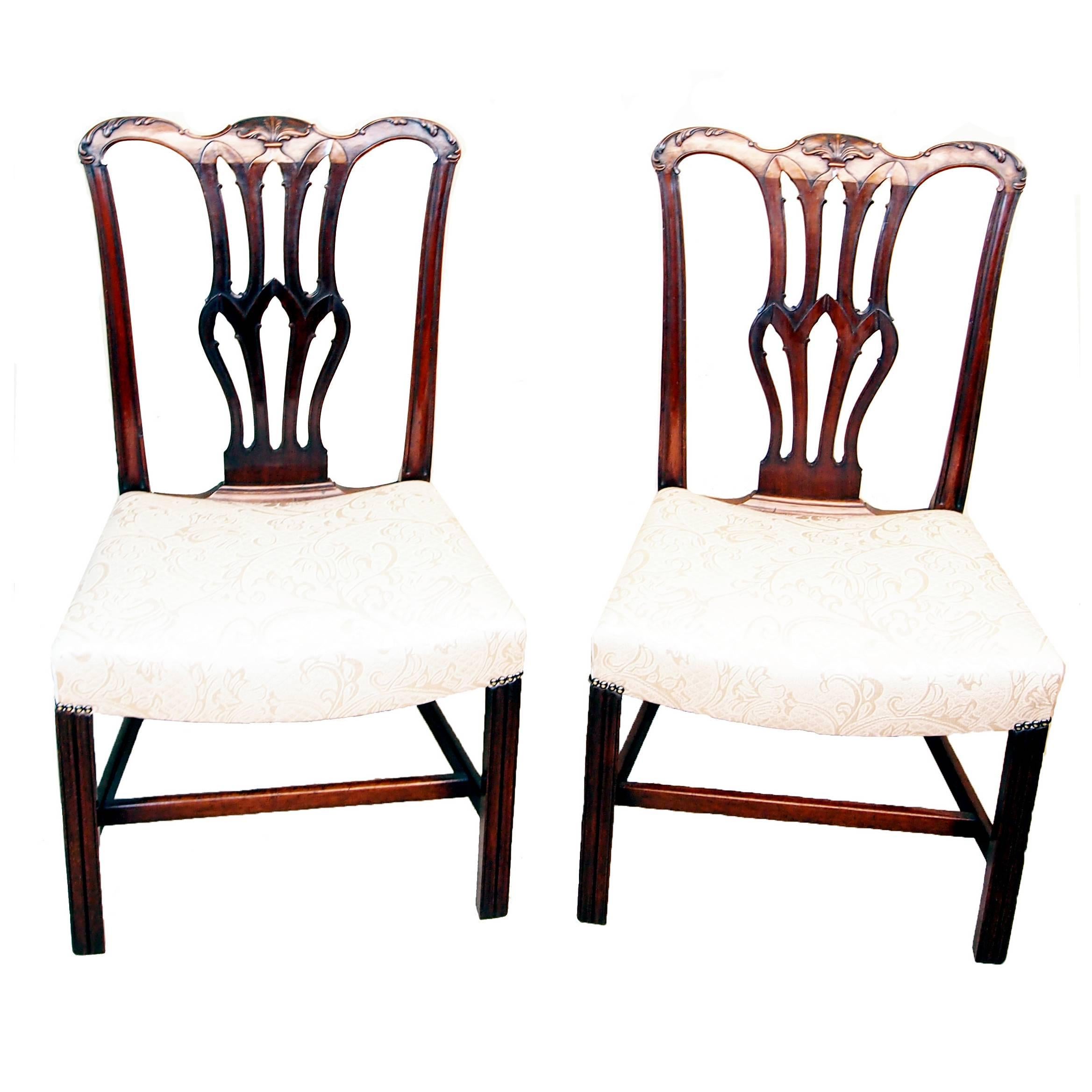 Paire de chaises d'appoint anciennes en acajou de style géorgien