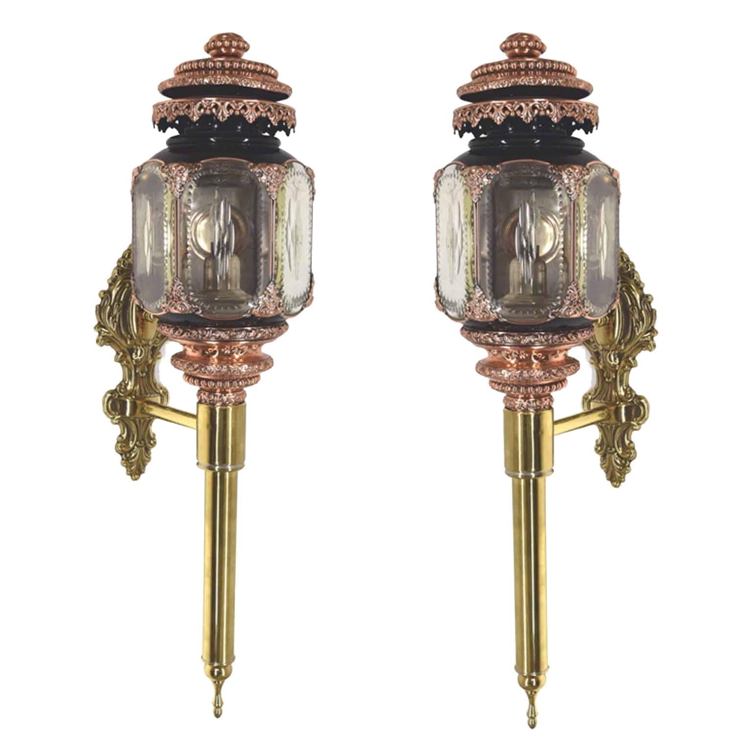 Superb Pair of Antique English Brass Carriage Lamps of Large Size, circa 1850 For Sale