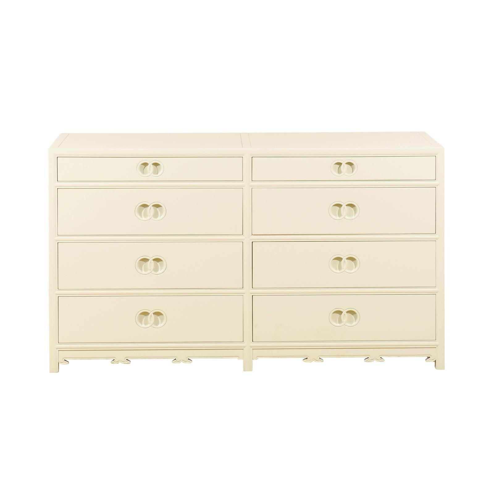 Stellar Restored Eight-Drawer Chest by Baker in Cream Lacquer, circa 1970 For Sale
