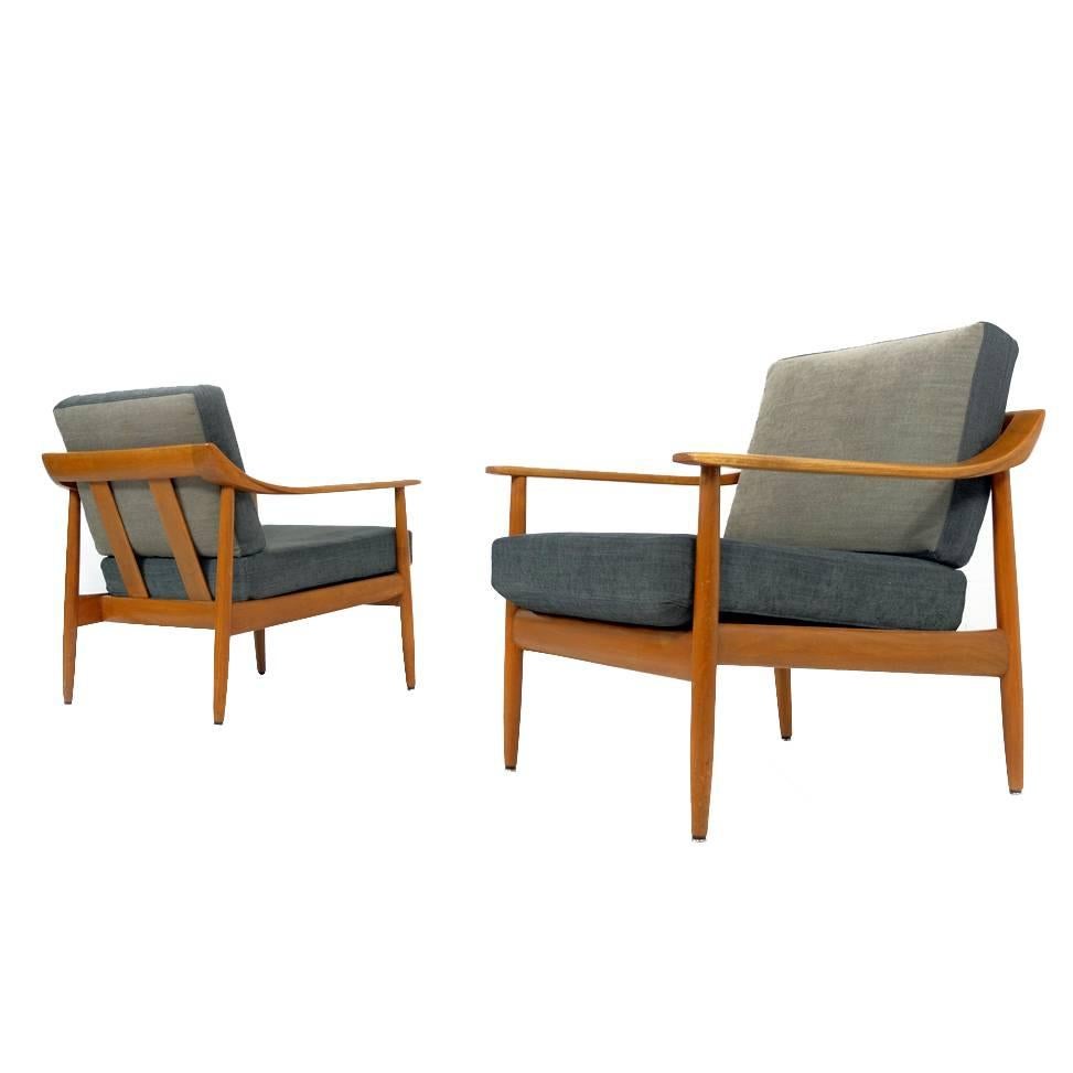 Pair of Midcentury Knoll Antimott Walnut Easy Chairs, Germany, 1950s