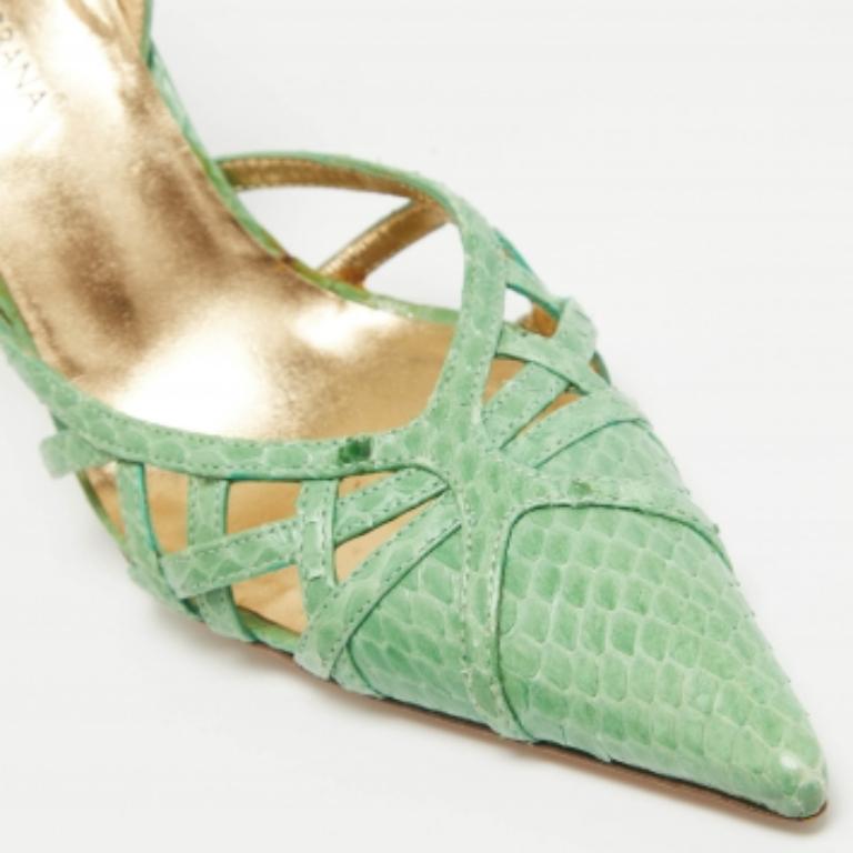 Dolce & Gabbana - Escarpins à bouts pointus en cuir python vert - Taille 37 Bon état - En vente à Dubai, Al Qouz 2
