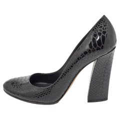 Casadei Black Python Embossed Leather Round Toe Pumps Talla 37.5