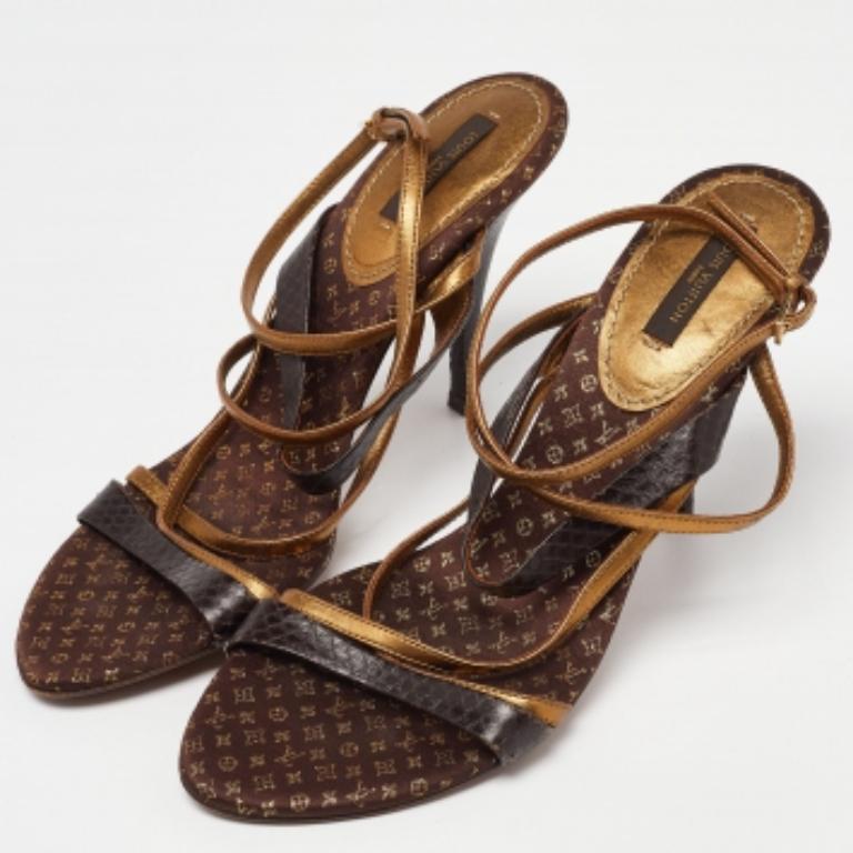Diese Sandalen umrahmen Ihre Füße auf elegante Weise. Sie sind aus hochwertigen MATERIALEN gefertigt, haben ein edles Design und bequeme Innensohlen.