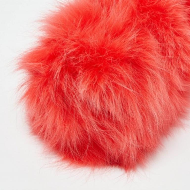 Petite pochette en cuir et fourrure rouge de Fendi pour la première fois en vente 2