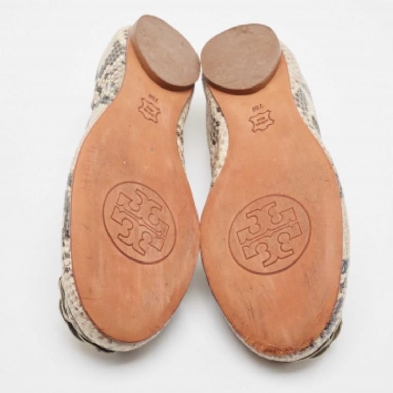Tory Burch - Ballerines en cuir beige/noir embossé python Taille 37.5 en vente 1